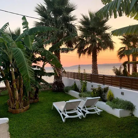 Beachfront Katerina Mare Retreat Лурдата