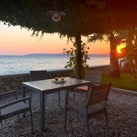 Vakantiehuis Beachfront Katerina Mare Retreat *